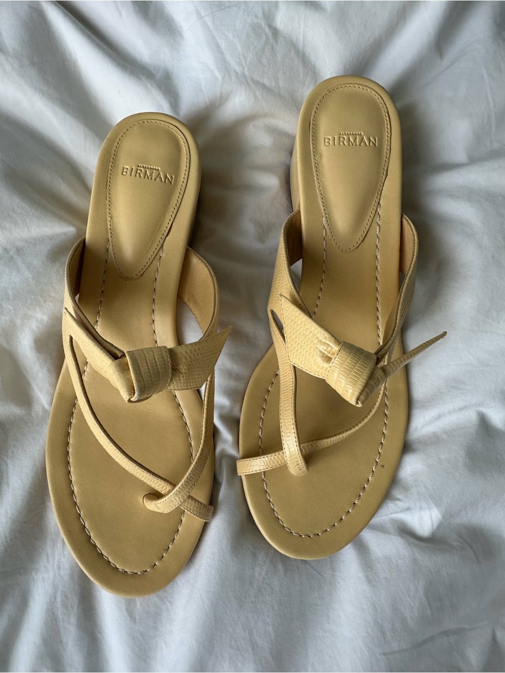 Alexandre Birman Pale Yellow Knot Toe Ring Sandals